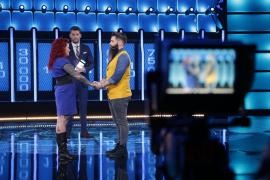 Un cuplu special își testează norocul la The Wall- Marele Zid