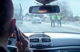 Curg amenzile pentru şoferii prinşi cu telefonul în mână, la volan, iar suma nu e deloc mică