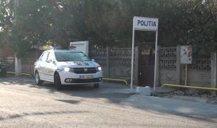 Mașină de poliție pleacă în misiune