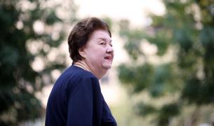 Tamara Buciuceanu privește către public la ceremonie