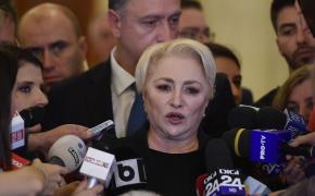 Viorica Dăncilă vorbește reporterilor