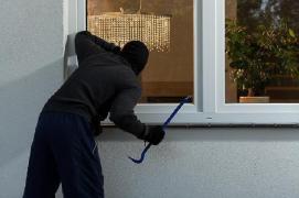 Poliţiştii nu i-au găsit pe hoţi, deşi a trecut un an şi jumătate de la incident