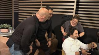 Florin Dumitrescu își îndreaptă părul în urma unei provocări