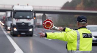 Şofer român de TIR, căutat de poliţie, după ce a lovit şi gazat un coleg bulgar în mijlocul şoselei, în Germania