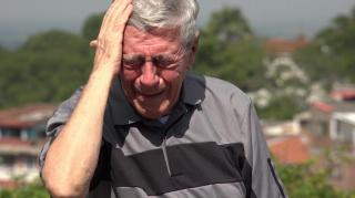 Un bătrân de 71 de ani, din Ploiești, l-a înjunghiat pe amantul soţiei, din gelozie