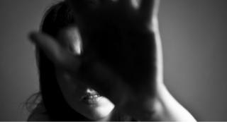 Fata a fost transportată de urgenţă la spital