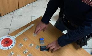 Românul a fost reţinut, fiind acuzat de trafic şi consum de droguri