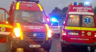 Microbuz spulberat de tren la Timişoara. Şoferul ar fi accelerat, în loc să oprească, încercând să treacă înaintea trenului