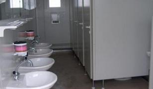 Tată amendat că a anunţat dispariţia fiicei