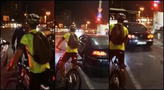 Bărbat filmat în timp ce amenință bicicliști cu arma și trece pe roșu