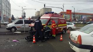 Ambulanţă  cu o mamă şi bebeluşul ei, spulberată de un şofer beat