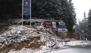 Valul de aer polar a venit cu ninsori în Bucovina, în zona munţilor Rarău