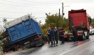 Șoferul TIR-ului din Ialomița a condus toată noaptea și se grăbea să ajungă la pescuit
