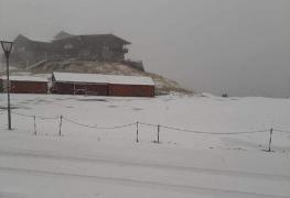 Specialiştii recomandă şoferilor să aibă maşinile echipate de iarnă