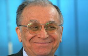 Ion Iliescu, atent monitorizat de medici. Fostul preşedinte va mai rămâne o perioadă în spital