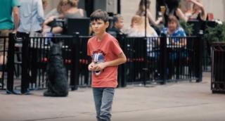 Un experiment social pus la punct de Bogdan Alexandru Gheorghe, un tânăr român din Canada, demonstrează că nu toată lumea este dornică să ajute un copil pierdut