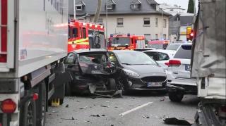 Maşinile lovite de un TIR furat de un sirian, în Germania