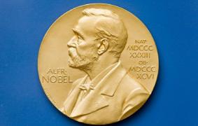 Câştigătorii Premiului Nobel pentru fizică sunt James Peebles, Michel Mayor și Didier Queloz