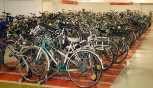 Zeci de biciclete scumpe furate din Germania, dezasamblate şi trimise pe bucăţi în România (Video)