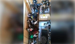 Băiatul a căzut de la 10 metri înălţime, printre balustradele şcolii din Năsăud