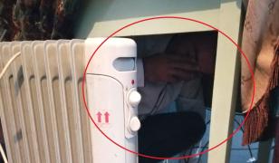 Bărbat din Argeş, găsit sub masa amantei, apel la 112 că a fost răpit