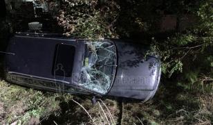 Gravidă în maşina rasturnată