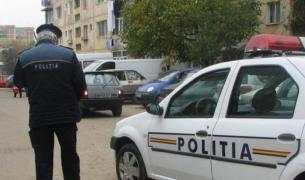 Poliţist lovit cu capul în gură de un tânăr care îşi bătea iubita pe stradă, de faţă cu poliţiştii