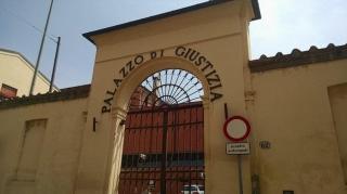 Autorităţile locale caută o soluţie să facă pace între cei doi