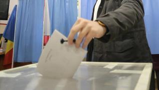 Alegeri prezidenţiale 2019, primele rezultate oficiale provizorii 50% din secţii: Iohannis 35,95%, Dăncilă - 25,64%, Barna - 10,64%