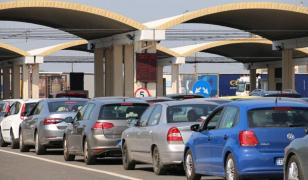 Şase poliţişti de frontieră au luat mită de sute de ori, la Giurgiu