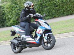 Un român de 18 ani, pe un scuter vechi de 20 de ani, i-a fugărit pe carabinieri prin tot oraşul Foggia, apoi a dispărut