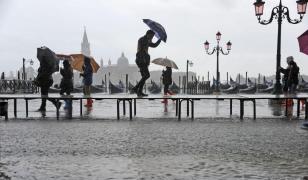 Inundaţii devastatoare în Veneţia, după ce apa a atins chiar şi doi metri