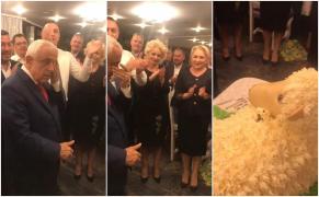 Ministrul Agriculturii a primit un tort în formă de oaie, de ziua lui (Video)