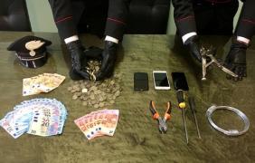 Doi români arestați în Italia, după ce au jefuit "pe încredere"