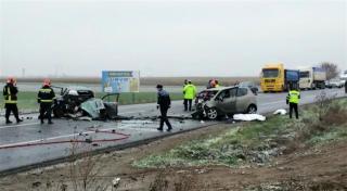 O mamă şi fiul ei de 18 ani au murit într-un accident teribil la Săbăoani, în Neamţ