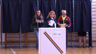 Români votează la alegerile prezidențiale din noiembrie 2019