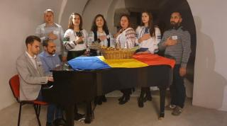 Opt români au cântat "Deşteaptă-te,române" într-o secţie de vot din Torino, Italia