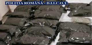 Cinci traficanţi de droguri au fost arestaţi preventiv