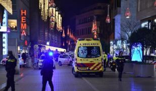 Trei oameni înjunghiați pe stradă, în Haga. Atacatorul s-a făcut nevăzut