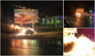 BMW în flăcări, la Timişoara, după ce şoferul a sărit cu el peste sensul giratoriu