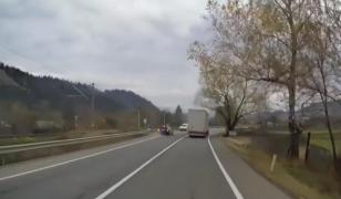 Şofer cu Mercedes, depăşire dementă