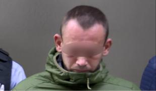 Bărbatul prins în toaleta fetelor are dosar penal