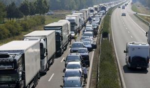 Şoferi români de TIR