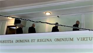 Liviu Dragnea, în drum spre sala de judecată, la Curtea Supremă