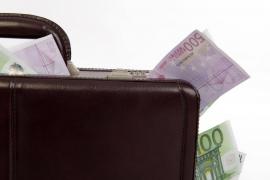 Fostul director de la Hidrocentrale Bistriţa, trimis în judecată alături de alţi doi inculpaţi