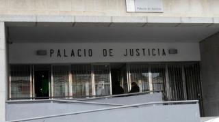 O româncă a încasat 8.000 de euro pentru a permite ca fiica ei să fie scoasă din ţară