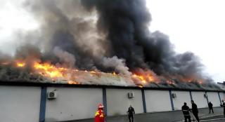 Localul cântăreţei Angela Rusu din Gherla a ars în totalitate