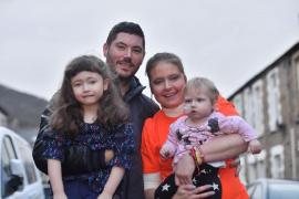 Mama celor două fetiţe a fost descoperită cu cancer în urmă cu trei luni