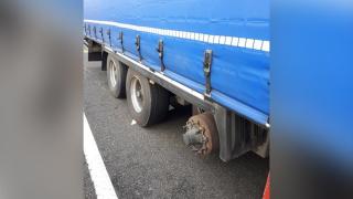 TIR-ul românului cu o roată lipsă, pe autostradă în Ungaria