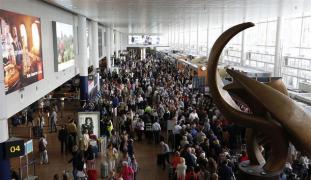 Români blocaţi pe aeroport
